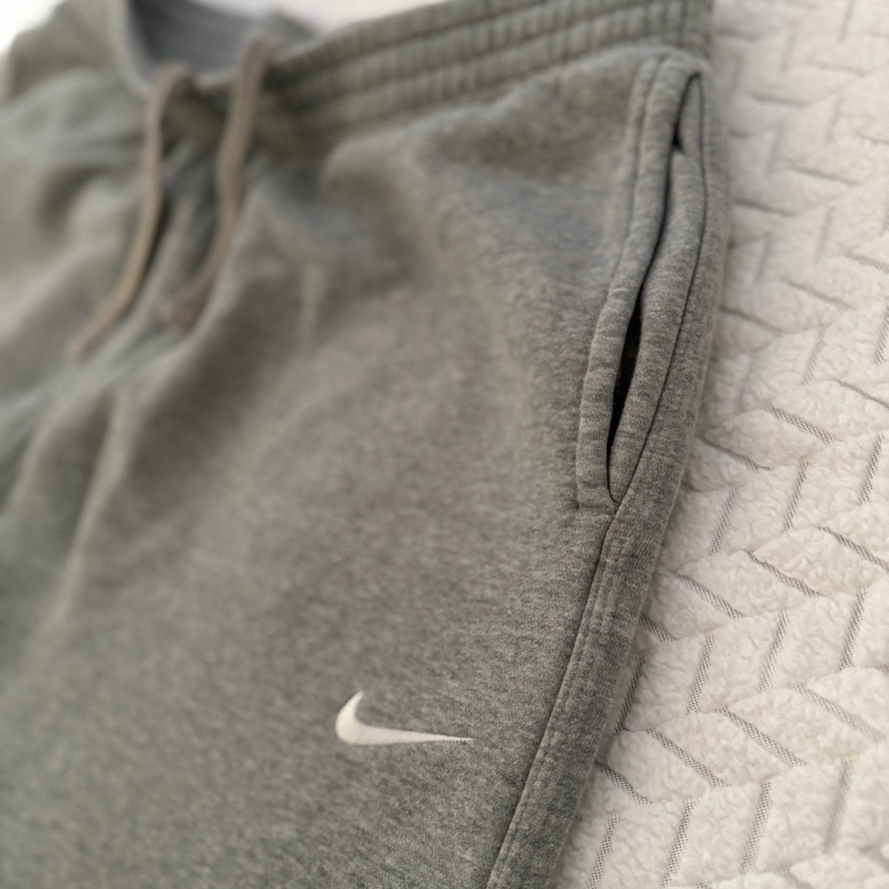 Nike Men's Heather Gray Joggers - Picture 8 of 10